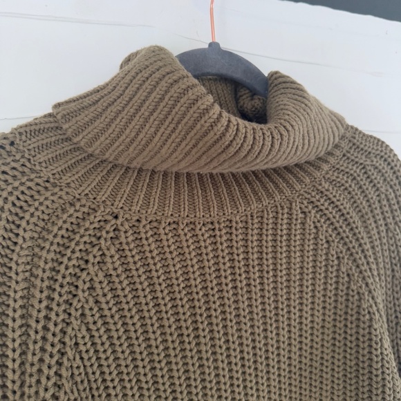 Roots | XL Elora Turtleneck Sweater Olive Green - Picture 7 of 10
